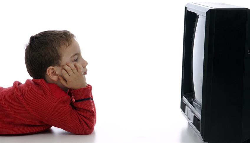Le abbuffate di televisione non fanno bene alla mente, nè al corpo Le abbuffate di televisione non fanno bene alla mente, nè al corpo